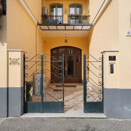 Center Luxury 3 アパート ソレント