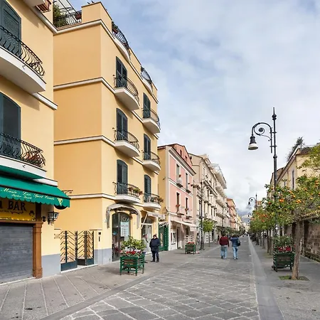 アパート Center Luxury 3