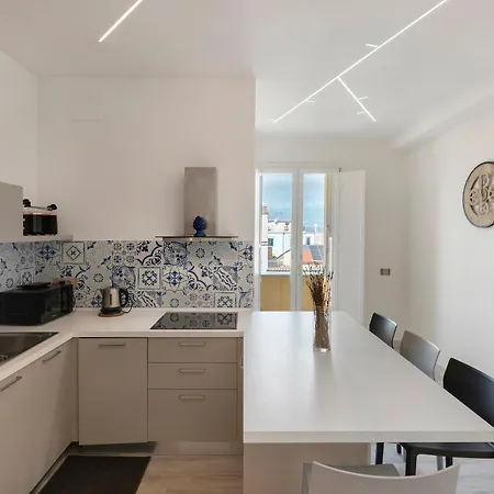 Center Luxury 3 Апартаменты *